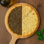 منقوشة نصف زعتر نصف جبنة