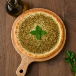 منقوشة زعتر باللبنة والنعناع